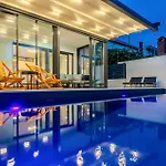 Lovely In 아파트 *