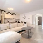 Amazing Apartment In Zadar Lejlighed